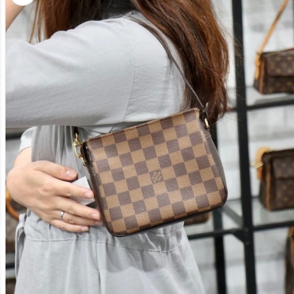 Louis Vuitton Damier Ebene Trousseau Makeup Pochette - Picture 11 of 11